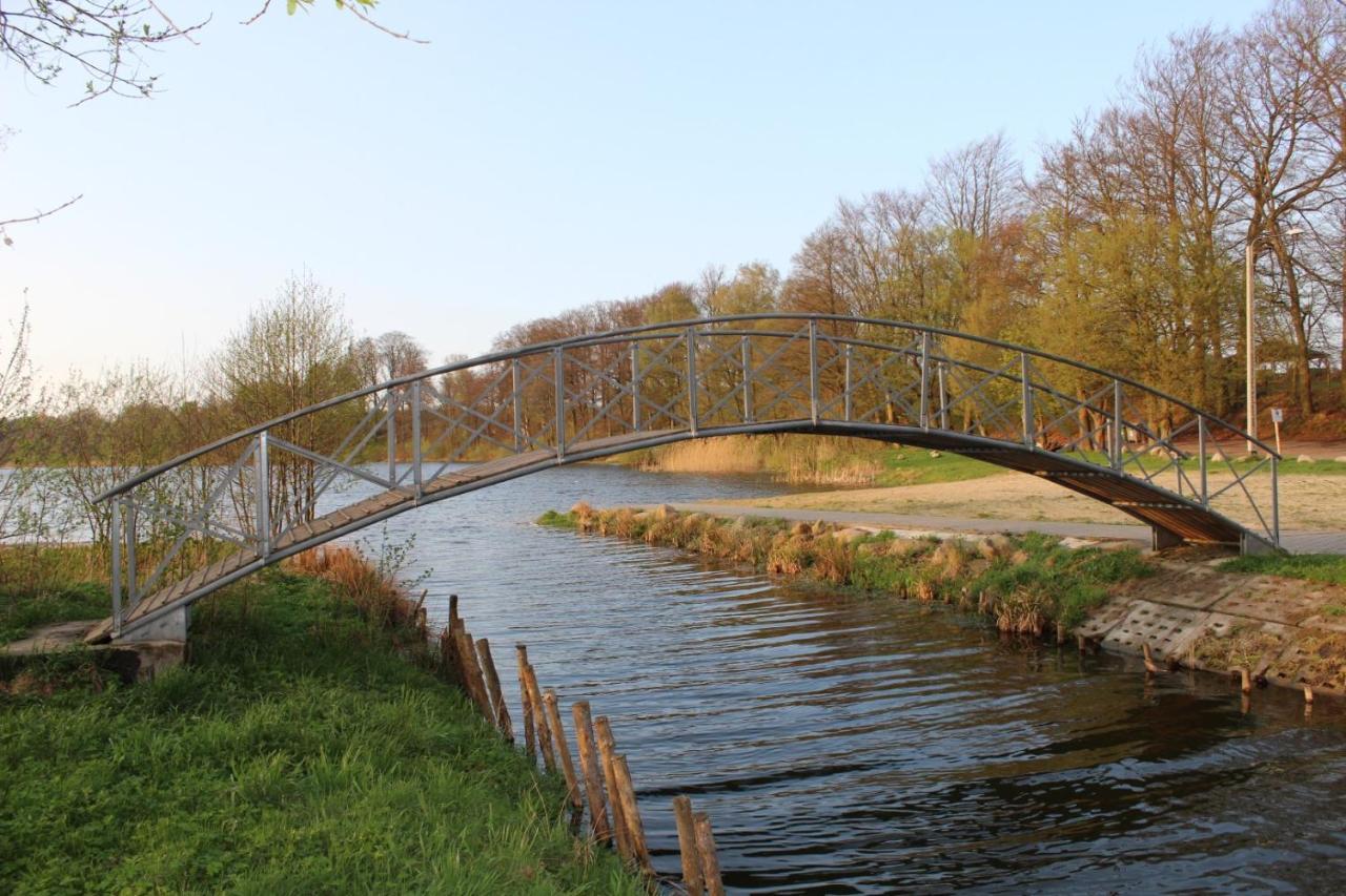 Domek Nad Jeziorem Bystrzyna Świdwin Buitenkant foto