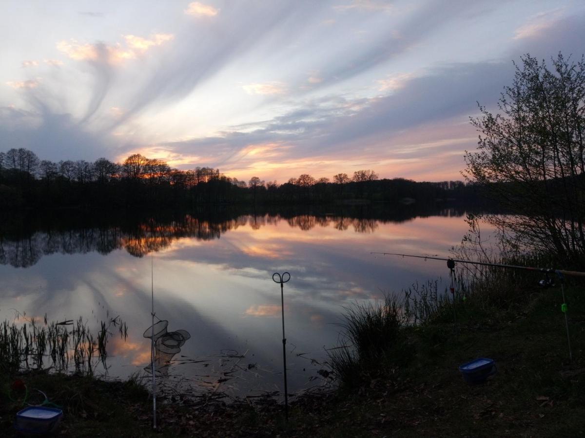 Domek Nad Jeziorem Bystrzyna Świdwin Buitenkant foto