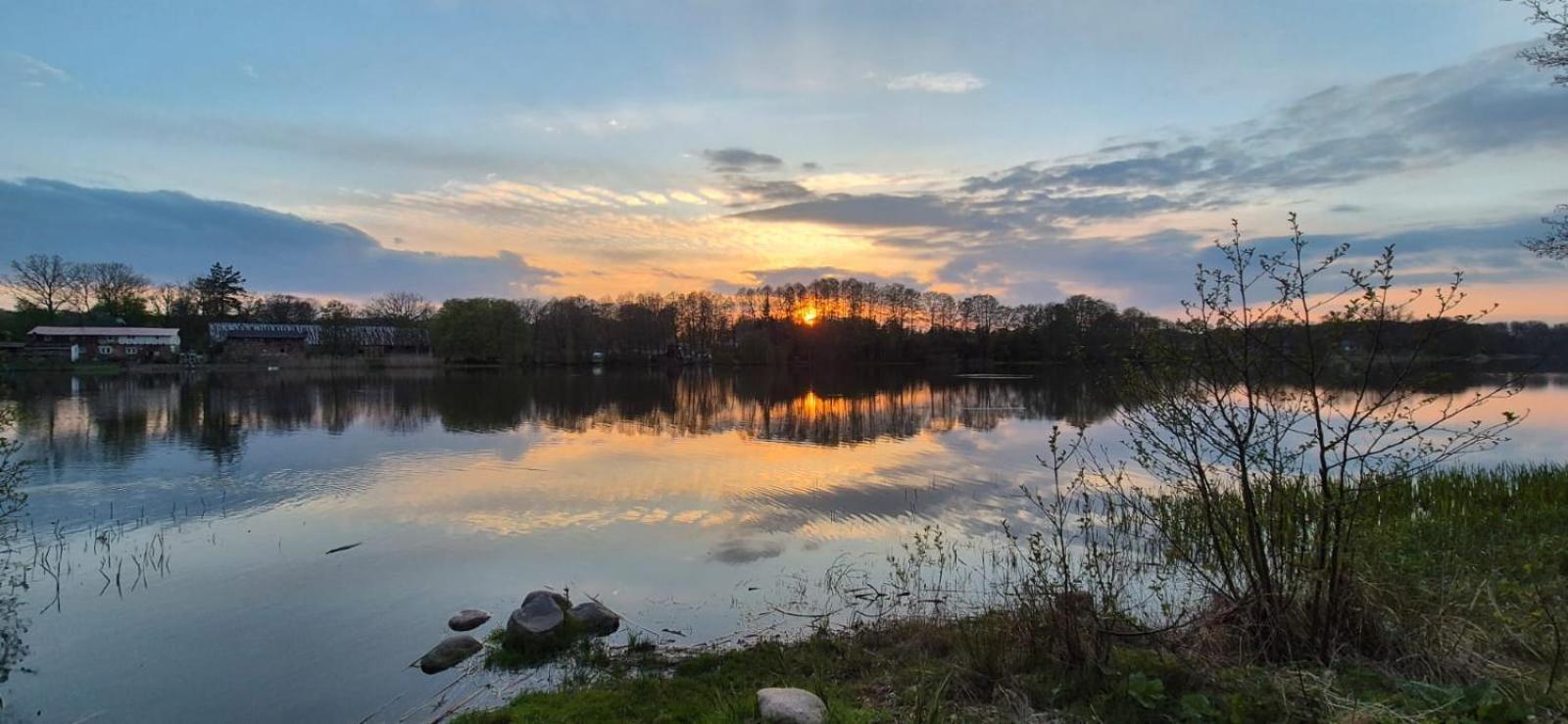 Domek Nad Jeziorem Bystrzyna Świdwin Buitenkant foto
